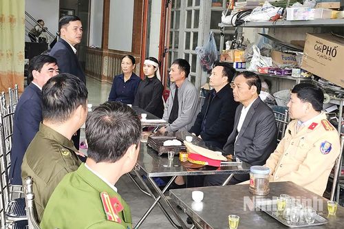 Thăm hỏi các nạn nhân bị thương, gia đình nạn nhân tử vong do tai nạn giao thông năm 2025