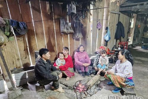 Bản xa đón nắng về