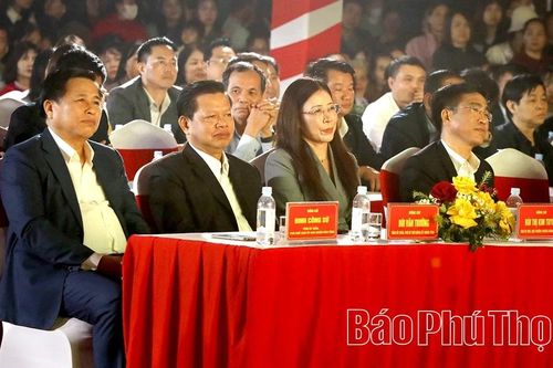 Khai mạc Lễ hội Cam Cao Phong và hội chợ triển lãm sản phẩm đặc trưng