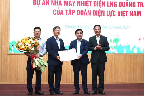 Trao quyết định chấp thuận chủ trương đầu tư dự án Nhà máy Nhiệt điện LNG Quảng Trạch III