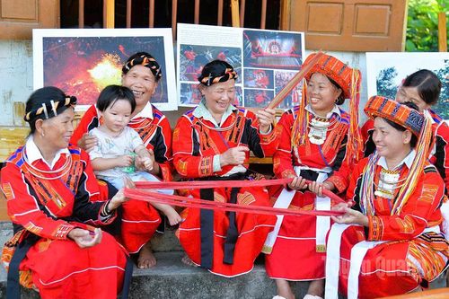 Giữ gìn bản sắc văn hóa Pà Thẻn