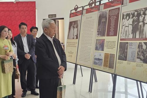 Triển lãm tư liệu về Chủ tịch Hồ Chí Minh và Đại tướng Nguyễn Chí Thanh