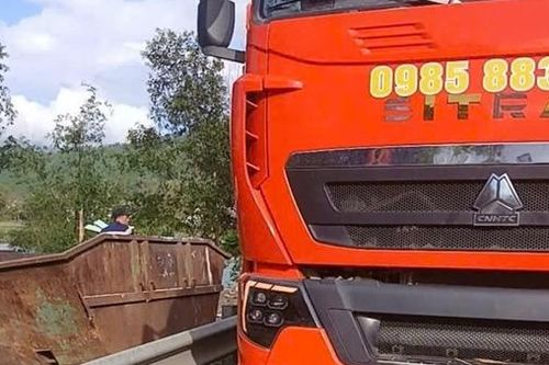 Camera giám sát 'tố' xe container đổ trộm rác thải công nghiệp