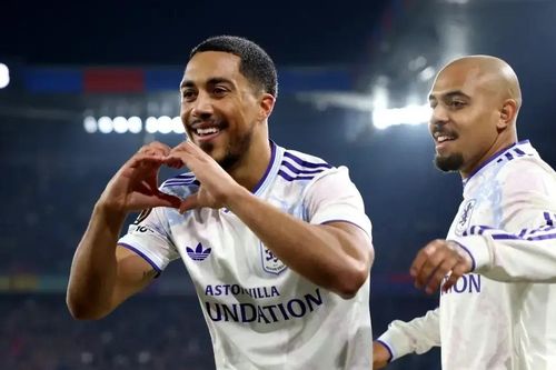 Aston Villa tái lập kỳ tích sau hơn 100 năm