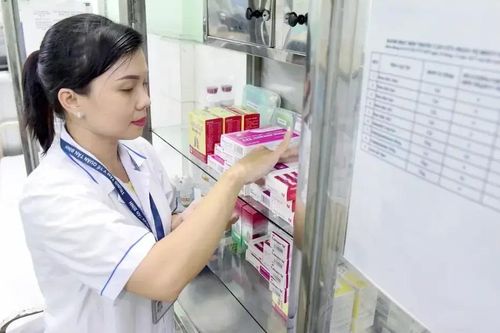 Thêm thuốc cho trạm y tế