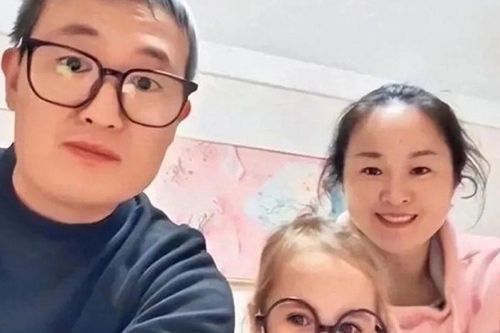 Bố mẹ 'Ta' sinh con tóc vàng, mắt xanh hệt trẻ 'Tây', kết quả xét nghiệm ADN khiến ai cũng bối rối