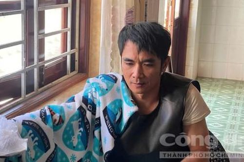 Cán bộ Công an bị tấn công bằng kéo khi truy bắt đối tượng 'ngáo đá'