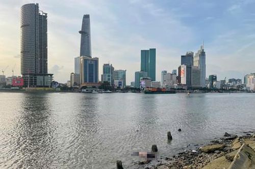 Phát hiện thi thể nam giới trôi trên sông Sài Gòn, đoạn gần nóc hầm Thủ Thiêm
