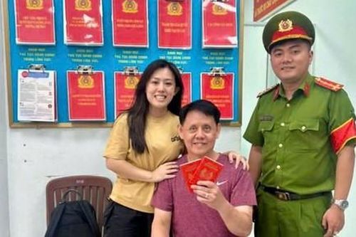 Công an phường An Đông nhanh chóng tìm thân nhân cho người nước ngoài đi lạc