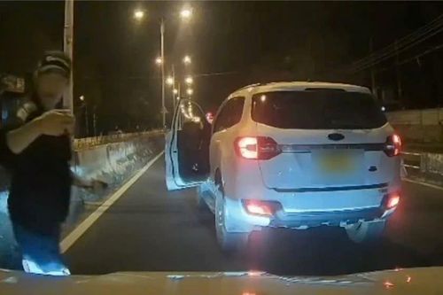 Xác minh video tài xế ô tô chặn đầu xe, chửi bới người đi đường ở Khánh Hòa