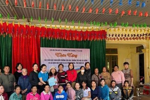 Mang niềm vui tới phụ nữ, trẻ em khó khăn phường Phú Thượng