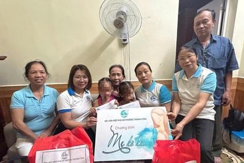 Ấm tình 'Mẹ đỡ đầu' tại phường Giảng Võ