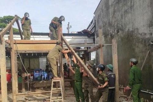 Công an Đà Nẵng thần tốc xây mới, sửa chữa 271 căn nhà cho người dân vùng lũ