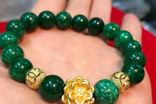 Cấm kỵ khi đeo vòng tay phong thủy bạn cần biết, tránh tác dụng ngược