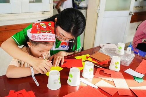 Giáng sinh ấm áp, lan tỏa yêu thương tại bệnh viện