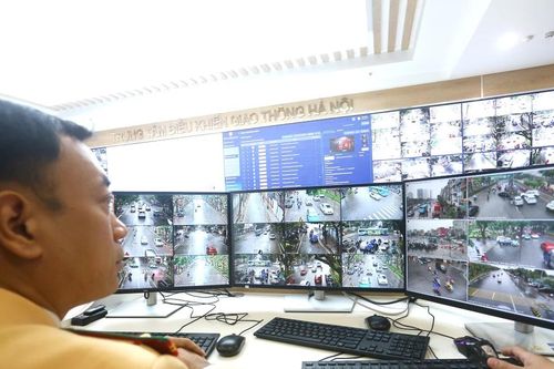 Cận cảnh Trung tâm điều khiển giao thông Hà Nội, nơi quản lý hơn 1.800 camera AI