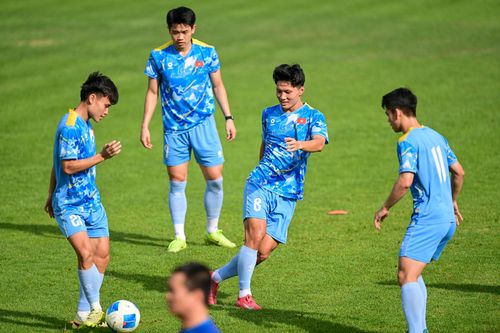 Không khí thoải mái ở buổi tập của U22 Việt Nam trước bán kết