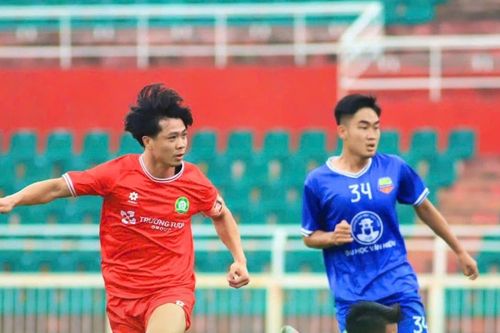 Công Phượng ghi bàn