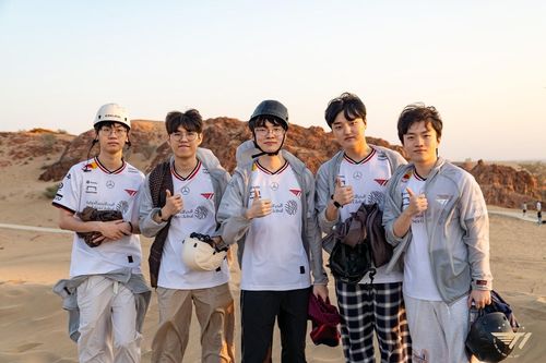 T1 'diễn xiếc', vào chung kết Kespa Cup tái đấu HLE