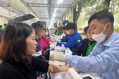 Khi phố đi bộ trở thành 'phòng khám cộng đồng' của người dân Thủ đô