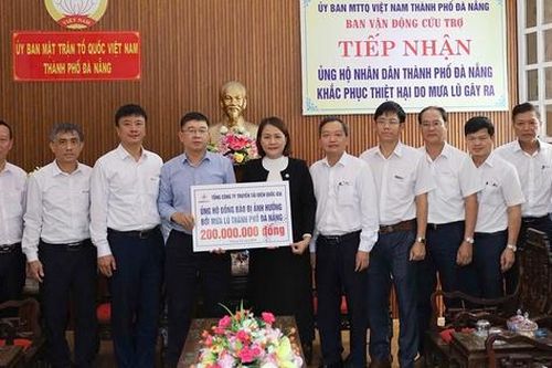 EVNNPT ủng hộ 6 tỉnh, thành phố miền Trung,Tây Nguyên khắc phục hậu quả thiên tai