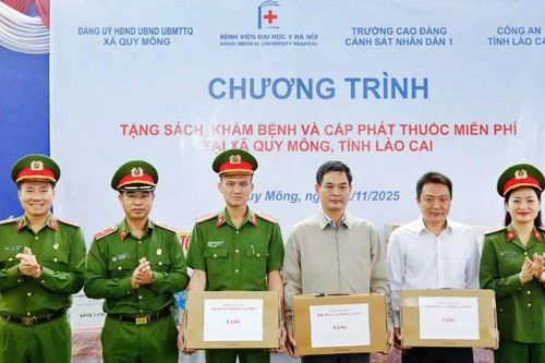 Các học viên công an nhân dân 'ba cùng' với đồng bào miền rẻo cao Tây Bắc