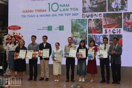 Tổng kết cuộc vận động sáng tác ảnh và bài viết về Đường sách Thành phố Hồ Chí Minh
