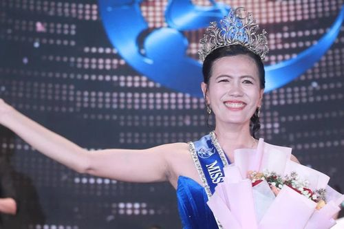 Cô giáo vượt qua nghịch cảnh tiếp tục nỗ lực giảng dạy, xuất sắc đăng quang ngôi vị 'Hoa hậu Trăng khuyết Việt Nam'