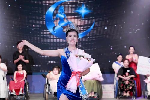 Cô giáo Đồng Tháp đăng quang Hoa hậu Trăng khuyết Việt Nam mùa đầu tiên