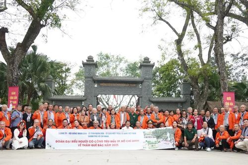 Hành trình về nguồn lắng đọng nghĩa tình quê Bác