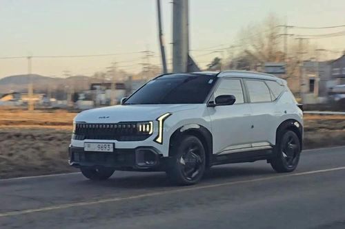 Xem Kia Seltos thế hệ mới lần đầu lăn bánh ngoài đời thực