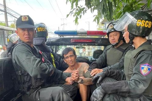 Khống chế con nghiện dùng hung khí tấn công cảnh sát