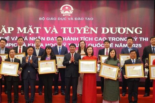 Nam sinh Gia Lai được Chủ tịch nước tặng Huân chương Lao động hạng Nhì