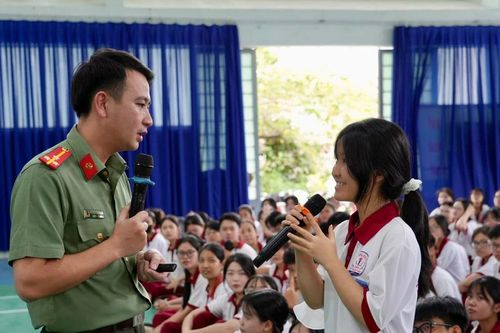 1.600 học sinh Lâm Đồng được trang bị kỹ năng 'phòng vệ' trên không gian số
