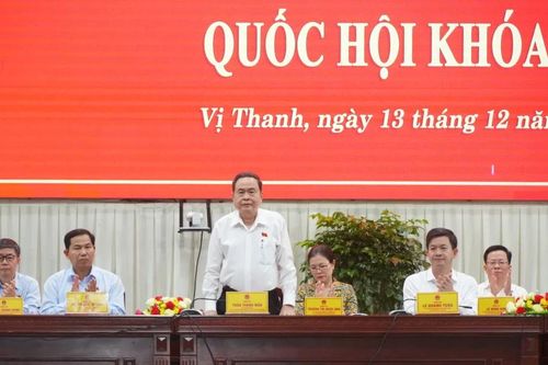 Chủ tịch Quốc hội Trần Thanh Mẫn tiếp xúc cử tri tại Cần Thơ