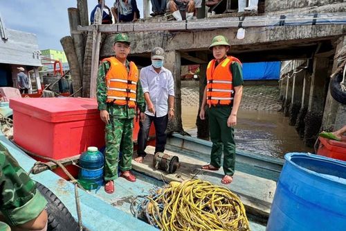 Bắt giữ 2 tàu cá tàng trữ kích điện khai thác thủy sản trái phép