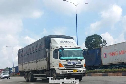 Nhiều tuyến đường ở TPHCM thí điểm phân lại làn xe, tài xế cần lưu ý