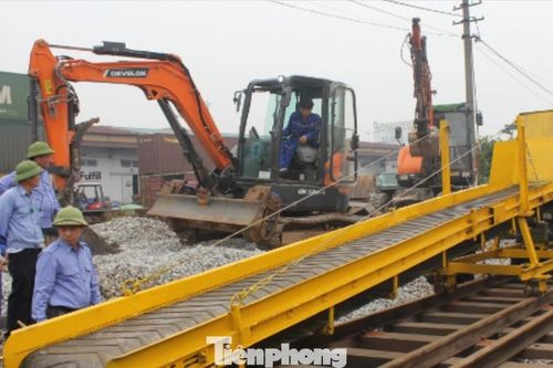 Lần đầu tiên Việt Nam có 'lực sĩ' đường sắt