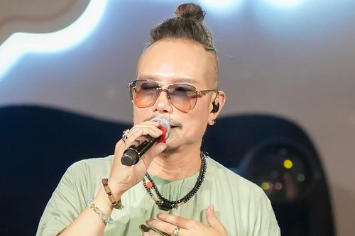 'Ông hoàng nhạc sầu' mang siêu hit 'Cay' tới Đà Lạt