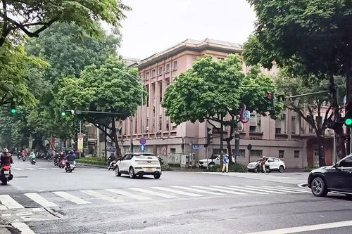 Hà Nội có 6 tuyến phố 'làn sóng xanh' giúp giảm thời gian chờ đèn đỏ