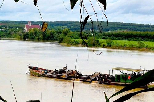Quảng Ngãi xác minh vụ hút cát trái phép trên sông Đăk Bla sau phản ánh của Báo Tiền Phong