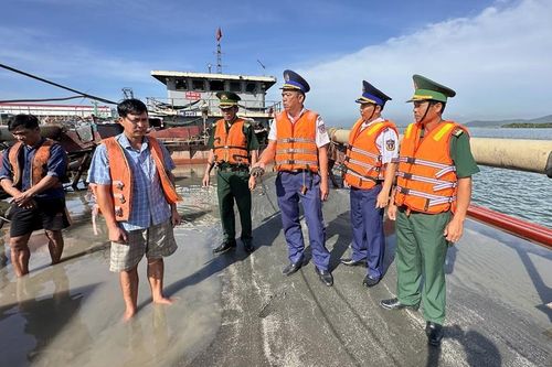 Bộ Tư lệnh Vùng Cảnh sát biển 3 bắt giữ tàu vận chuyển cát trái phép và tàng trữ ma túy