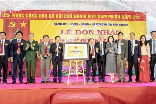 Trao Bằng xếp hạng Di tích quốc gia di tích lịch sử Đền Song Trung và mộ Hoàng Vĩnh Tộ, Hoàng Vĩnh Dụ