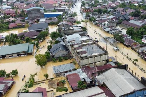Lũ lụt Indonesia sau 2 tuần: Cứu trợ vẫn còn chật vật, hơn 1.000 người chết