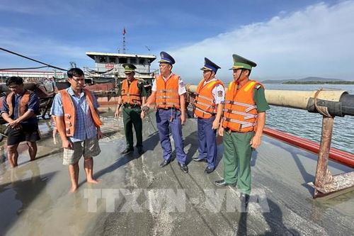 Điều tra vụ vận chuyển cát nhiễm mặn không rõ nguồn gốc trên biển