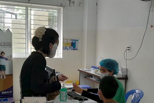 Cẩn trọng khi chăm sóc trẻ mắc sốt xuất huyết tại nhà