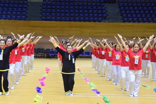 Rèn luyện sức khỏe với thể dục dưỡng sinh