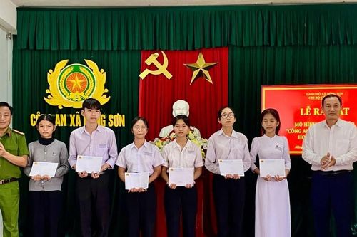 'Dân vận khéo' nâng bước học sinh khó khăn