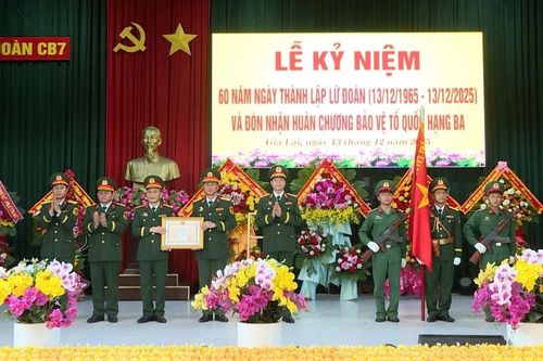 Lữ đoàn Công binh 7 đón nhận Huân chương Bảo vệ Tổ quốc hạng Ba