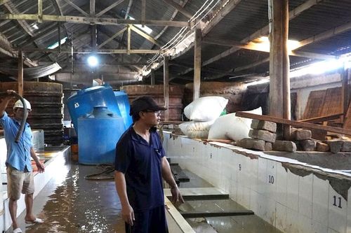 'Thủ phủ' nước mắm hối hả khôi phục sau lũ